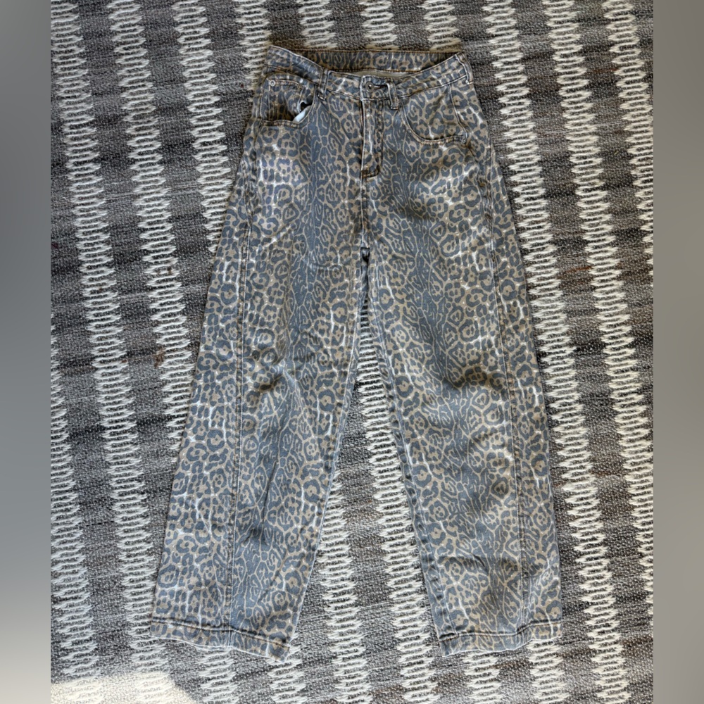 Stylish Gray Leopard Print Women Jeans
